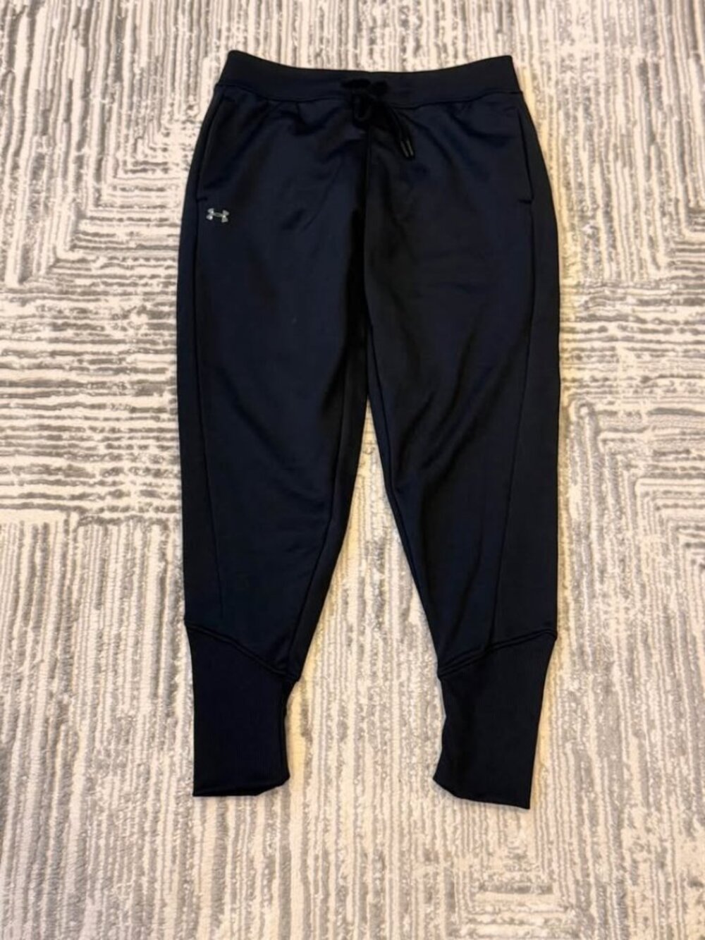 Under Armour women's small black jogger capri sweatpants Retails $79.99